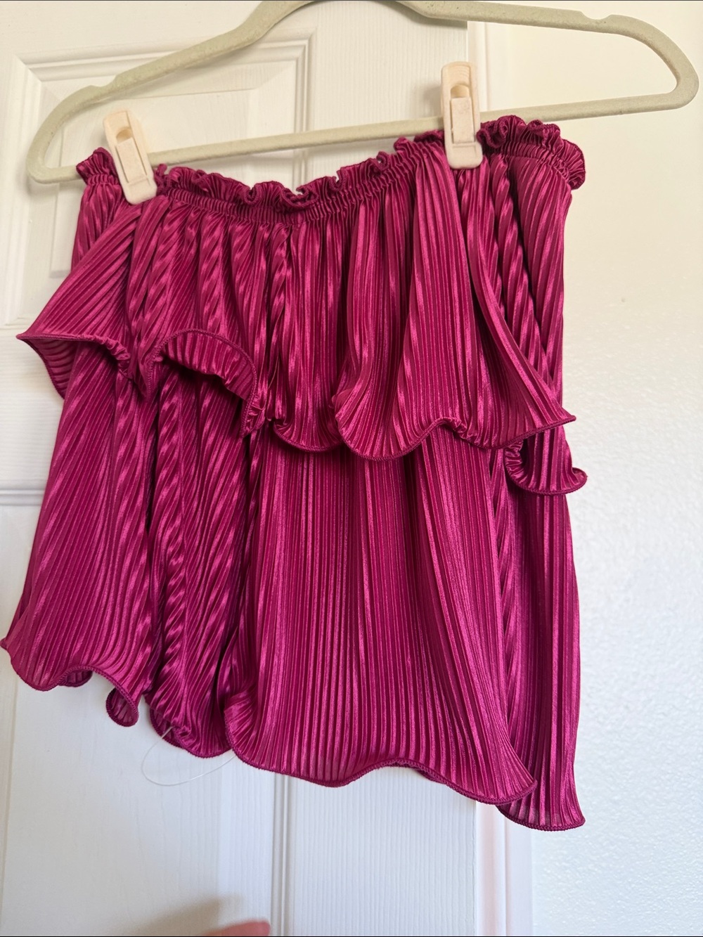 Off-Shoulder Ruffled Pleated Top - Magenta